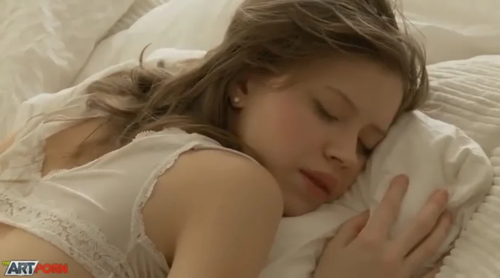 Novinha da bucetinha linda fazendo filme pornô