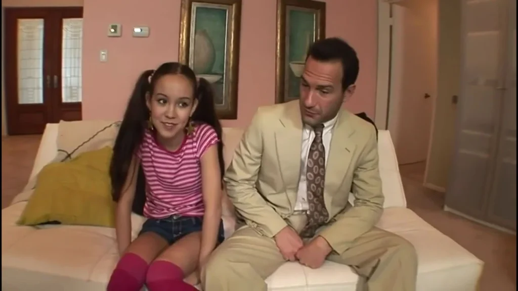 Xvideo Noviha: Babá magrinha fodendo com patrão