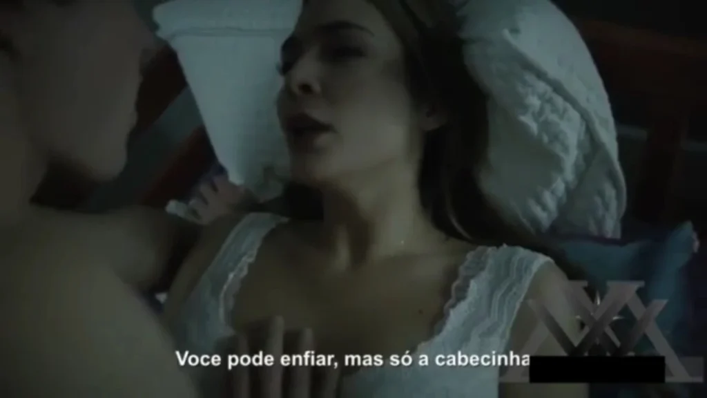 Porno Incesto Legendado: Irmã Loira se Masturba e o Irmão Não Resiste